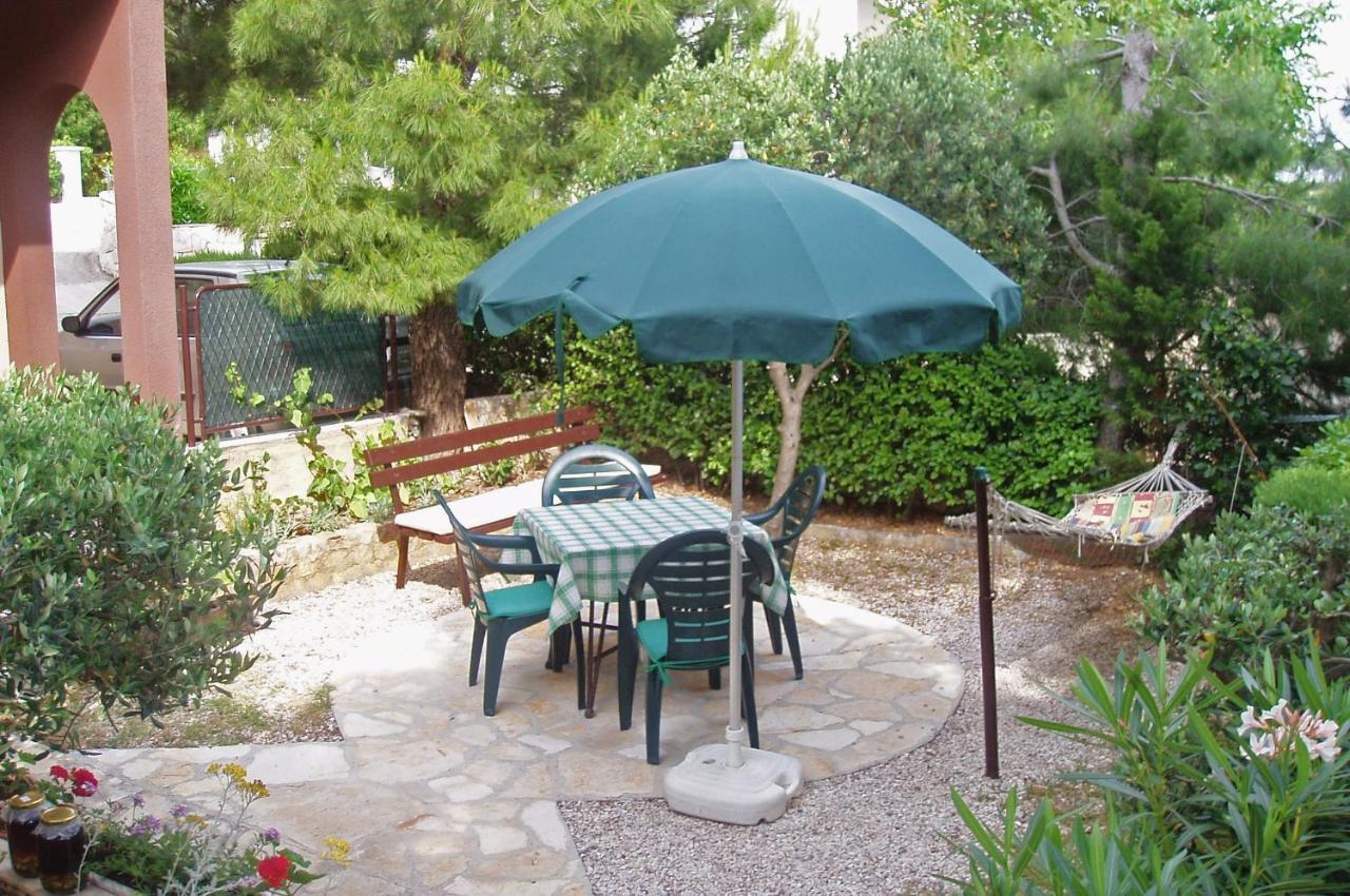 Apartments By The Sea Nemira, Omis - 5884 Tice Dış mekan fotoğraf